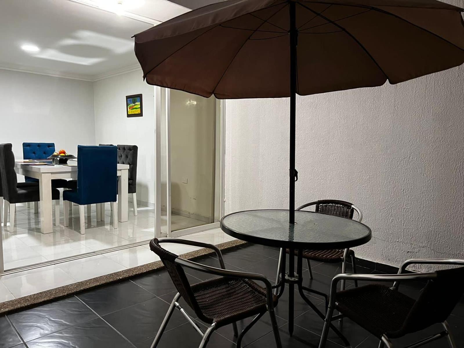 Casa Frente Al Centro Comercial Guatapuri Holiday home