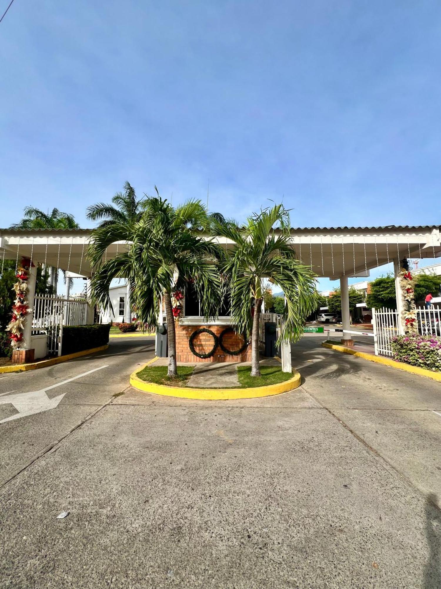 Casa Frente Al Centro Comercial Guatapuri Holiday home Valledupar